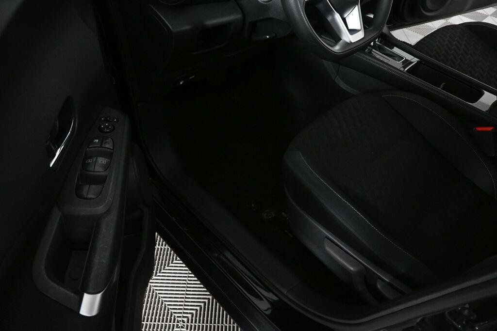 Used 2021 Nissan Kicks SV FWD image 9