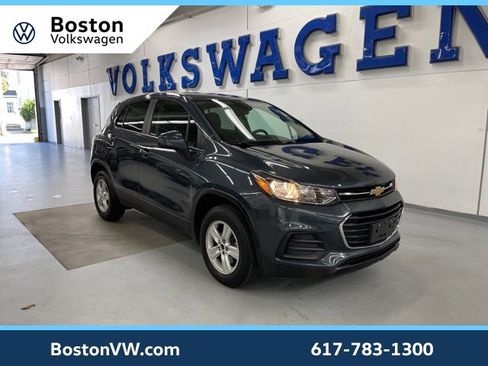 Used 2022 Chevrolet Trax LS w/ Tint and Cruise Package image 5