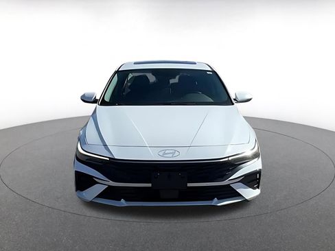 Used 2025 Hyundai Elantra Limited image 4