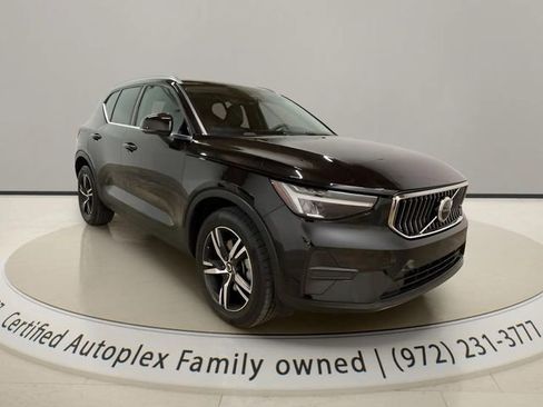 Used 2025 Volvo XC40 B5 Core image 5