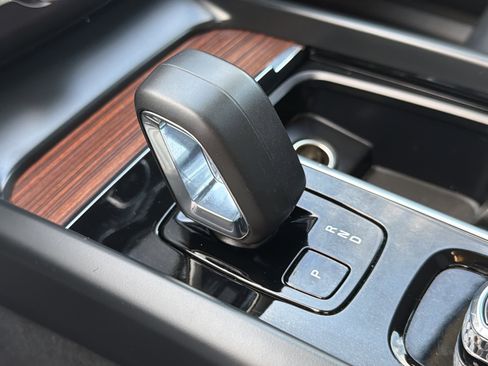 Used 2024 Volvo XC60 B5 Plus image 35