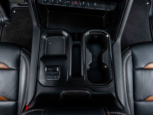 Used 2024 GMC Sierra 2500 AT4 image 27