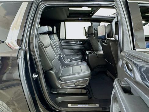 Used 2023 GMC Yukon XL Denali AWD/4WD image 29