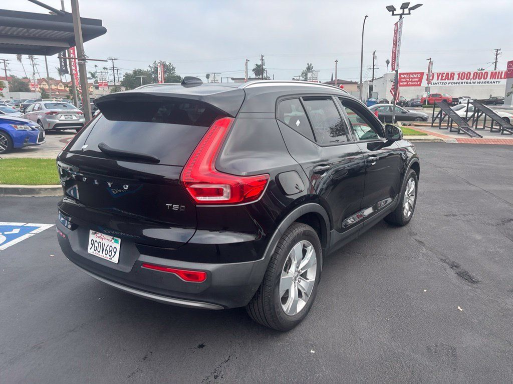 Used 2020 Volvo XC40 T5 Momentum AWD/4WD image 4