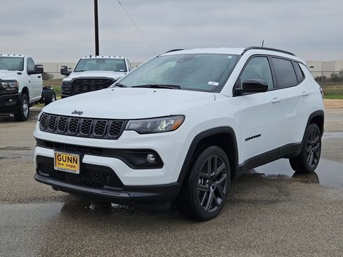 New 2026 Jeep Compass Latitude image 7