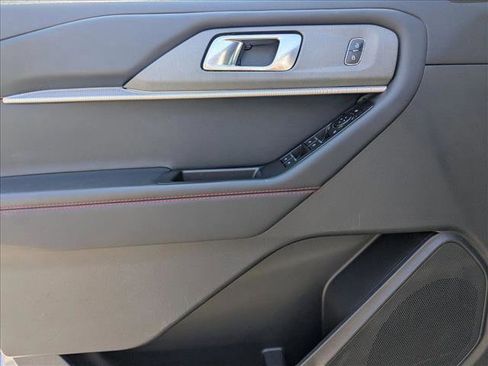 Used 2025 Ford Explorer ST-Line w/ ST-Line Street Pack image 9