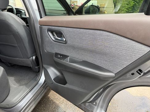 Used 2023 Nissan Rogue SV AWD/4WD image 17
