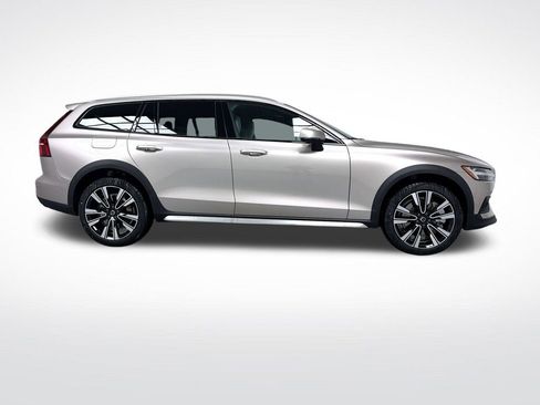 New 2026 Volvo V60 B5 Cross Country Ultra w/ Protection Package Premier image 2