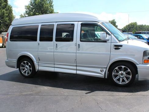 Used 2016 Chevrolet Express 2500 RWD image 19