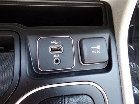Used 2021 Jeep Cherokee Latitude Lux w/ Comfort/Convenience Group FWD image 19