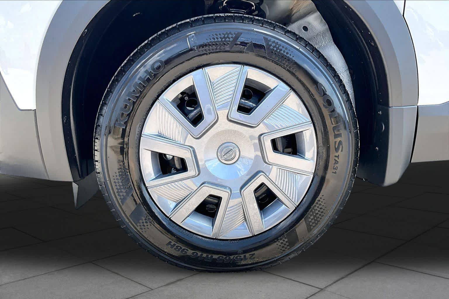 New 2027 Nissan Kicks S FWD image 11