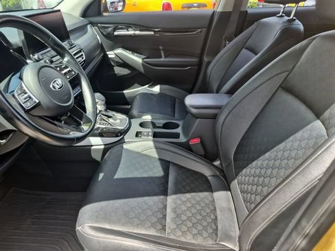 Used 2021 Kia Seltos SX w/ SX Sunroof Package AWD/4WD image 11
