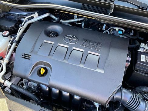 Used 2020 Toyota C-HR LE image 30