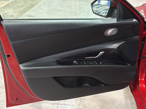 Used 2023 Hyundai Elantra SE FWD image 9