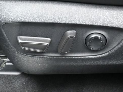 Used 2021 Toyota Highlander Limited image 10