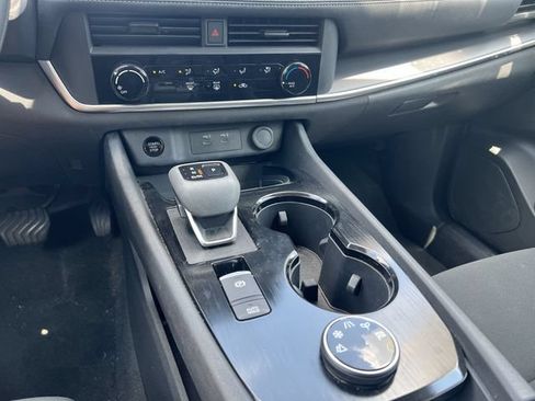 Used 2024 Nissan Rogue S AWD/4WD image 24