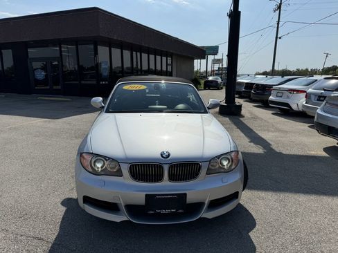Used 2011 BMW 135i Convertible image 2