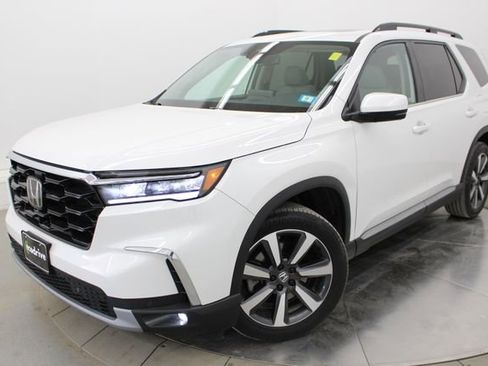 Used 2025 Honda Pilot Touring image 3
