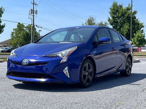 Used 2016 Toyota Prius Three Touring FWD image 4