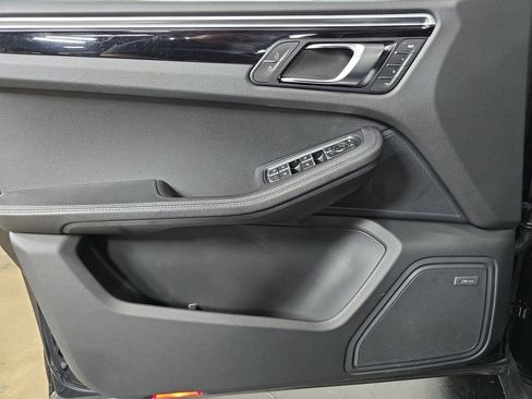 Certified 2021 Porsche Macan AWD/4WD image 22