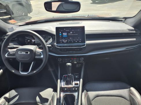 Used 2025 Jeep Compass Trailhawk image 3