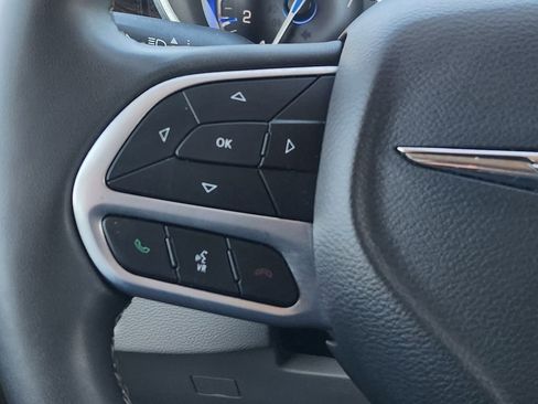 Used 2024 Chrysler Pacifica Limited FWD image 28