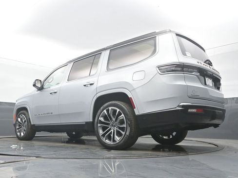 Used 2023 Jeep Grand Wagoneer Series III image 50
