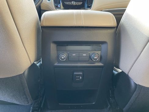 Used 2023 Chevrolet Traverse LS image 11