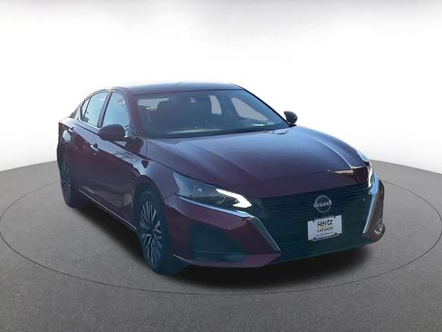 Used 2025 Nissan Altima 2.5 SV image 3