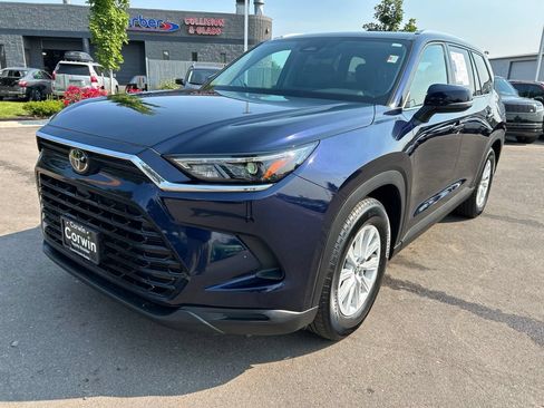 Used 2024 Toyota Grand Highlander AWD image 3