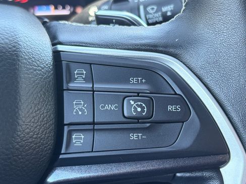 Used 2022 Jeep Grand Cherokee Altitude AWD/4WD image 26