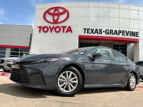 Used 2025 Toyota Camry LE FWD image 2