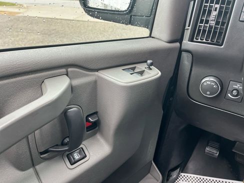 Used 2018 Chevrolet Express 2500 w/ Driver Convenience Package image 13