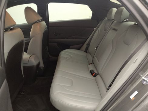 Used 2025 Hyundai Elantra Limited FWD image 18