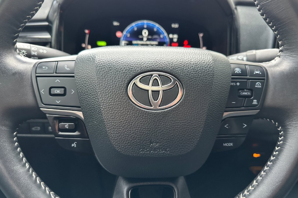 Used 2025 Toyota Camry SE w/ Convenience Package FWD image 27