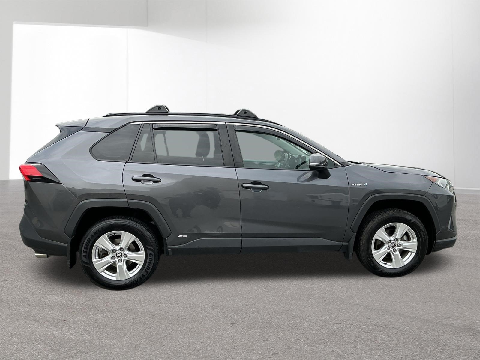 Used 2021 Toyota RAV4 XLE w/ Convenience Package AWD/4WD image 3