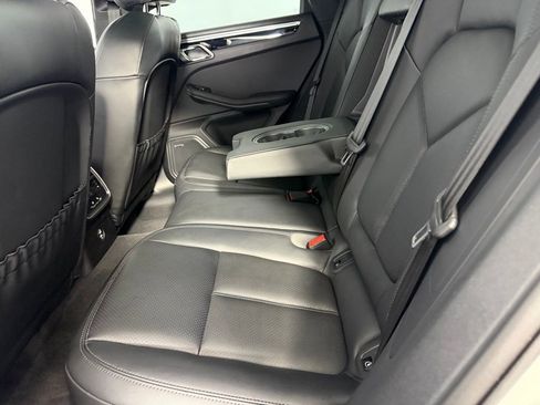 Used 2025 Porsche Macan AWD/4WD image 25