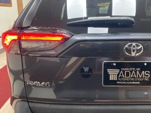 Used 2021 Toyota RAV4 LE FWD image 13