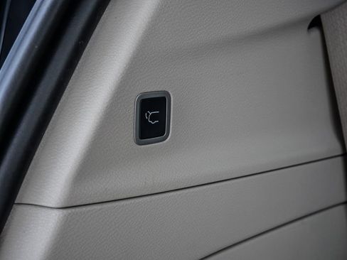 Used 2024 Chrysler Pacifica Limited FWD image 13