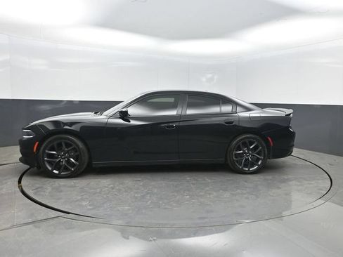 Used 2019 Dodge Charger SXT w/ Blacktop Package RWD image 2