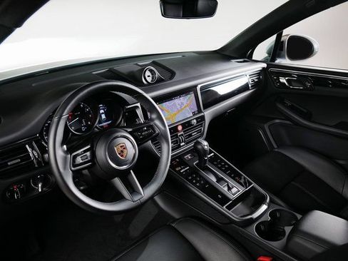 Certified 2026 Porsche Macan AWD/4WD image 20