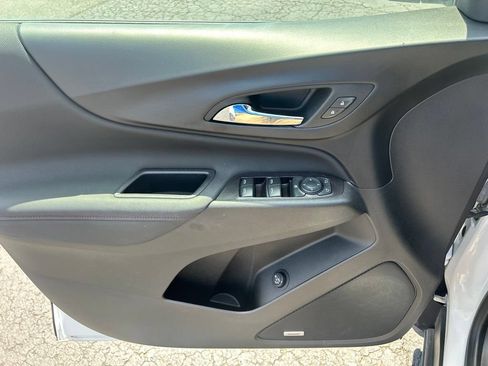 Certified 2022 Chevrolet Equinox RS w/ RS Leather Package FWD image 17