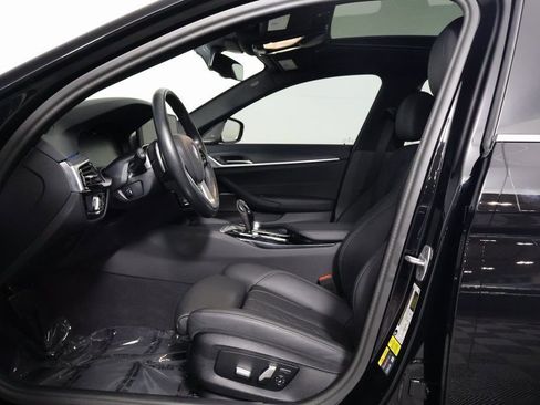 Used 2023 BMW 530e xDrive w/ Premium Package image 10