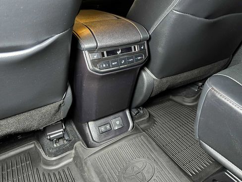 Used 2021 Toyota Highlander Platinum image 21