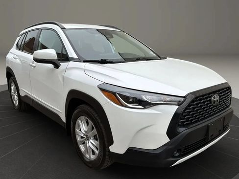 Used 2023 Toyota Corolla Cross LE AWD/4WD image 3
