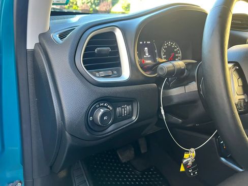 Used 2020 Jeep Renegade Latitude w/ Cold Weather Group AWD/4WD image 13