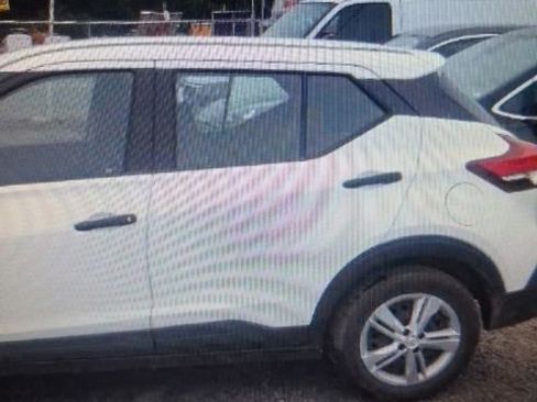 Used 2020 Nissan Kicks S FWD image 5