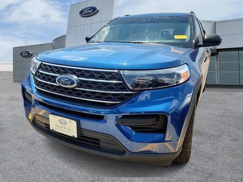 Used 2021 Ford Explorer XLT AWD/4WD image 3