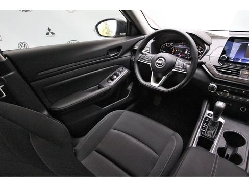 New 2026 Nissan Altima 2.5 SV FWD image 6