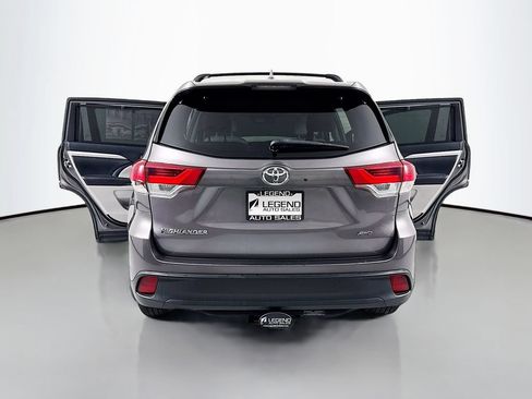 Used 2019 Toyota Highlander XLE AWD/4WD image 29